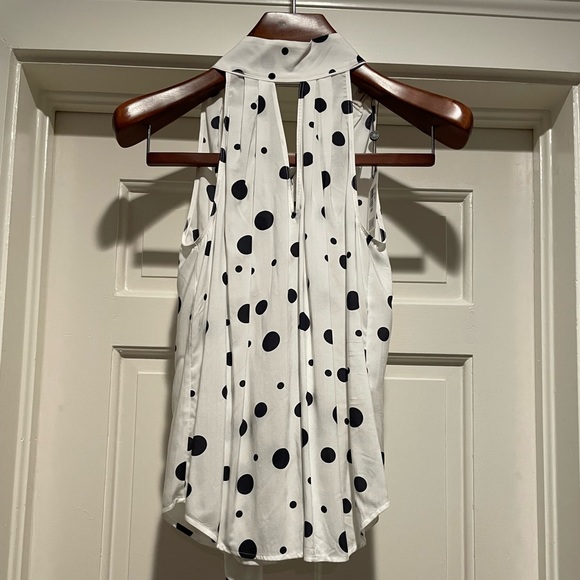 AG. Cute polka dot halter with tie back. - Picture 1 of 6